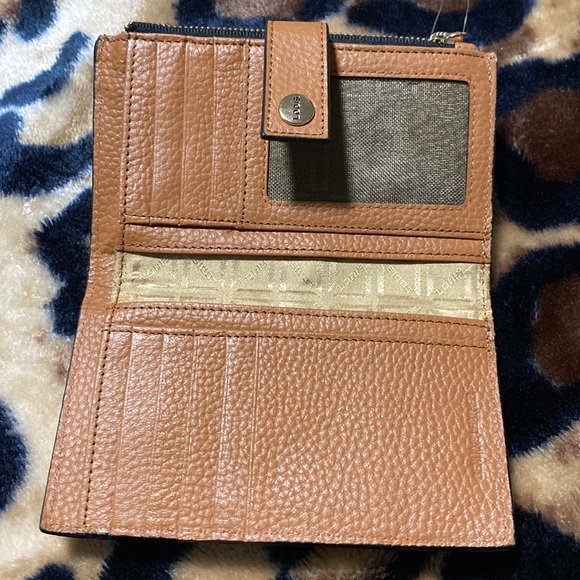 LODIS Pebbled Leather light tan, compact bifold wallet/ cardholder. - Picture 2 of 9